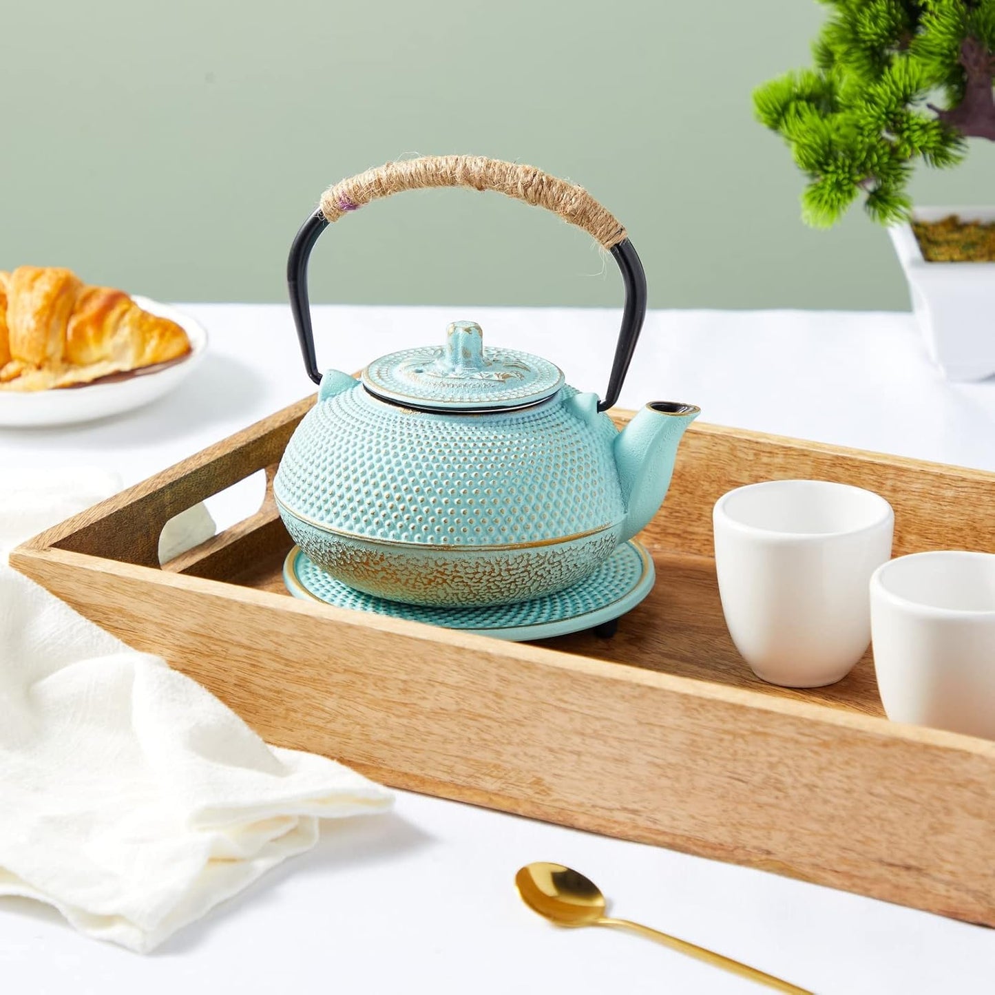Green Cast Iron Teapot Set: A Fusion of Elegance, Functionality, and Craftsmanship